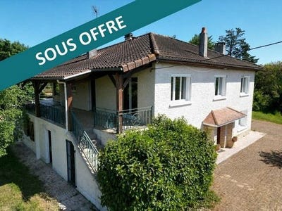 /international/fr/chateau-larcher-charente-310119885414/