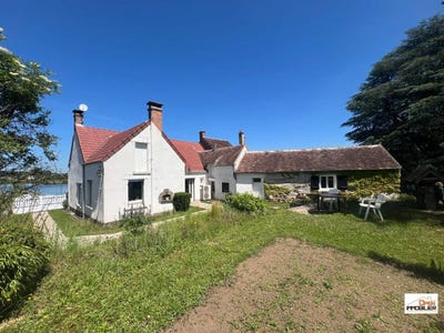 /international/fr/chateaumeillant-centre-val-de-loire-310108453459/