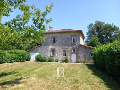 /international/fr/cerizay-charente-310100609637/