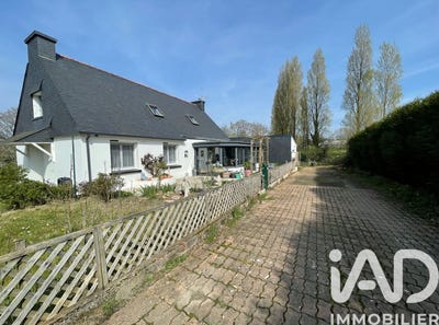 /international/fr/la-trinite-surzur-brittany-310106743682/