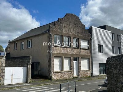 /international/fr/guingamp-brittany-310107649149/