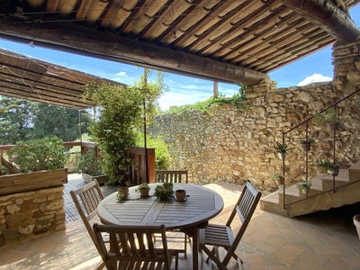 /international/fr/uzes-languedoc-roussillon-310108593041/?lang=pt