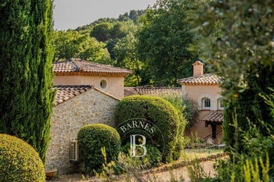/international/fr/sillans-la-cascade-provence-alpes-cote-d-azur-310100604306/