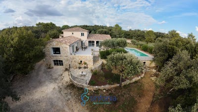 /international/fr/uzes-languedoc-roussillon-310120010600/