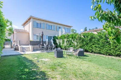 /international/fr/saint-etienne-du-gres-provence-alpes-cote-d-azur-310108317392/