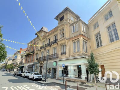 /international/fr/chatel-guyon-auvergne-310105991285/