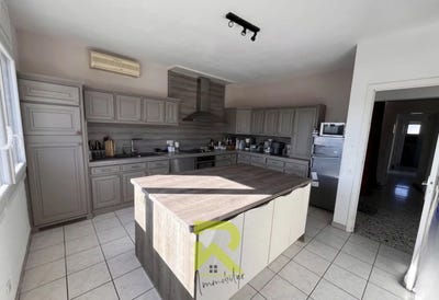 /international/fr/lezignan-corbieres-languedoc-roussillon-310108328842/