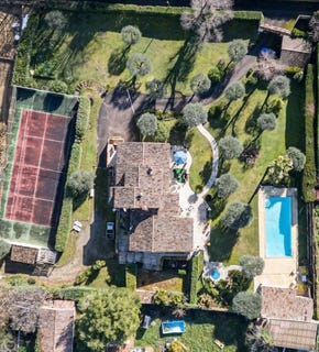 /international/fr/vieux-chemin-de-cagnes-a-la-gaude-la-gaude-provence-alpes-cote-d-azur-310100295125/
