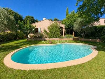 /international/fr/maubec-provence-alpes-cote-d-azur-310109848455/