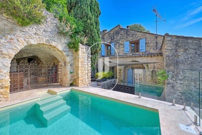 /international/fr/la-roque-sur-ceze-languedoc-roussillon-310108553454/