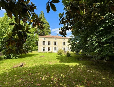 /international/fr/perigne-charente-310108420337/