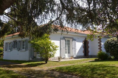/international/fr/saint-georges-de-pointindoux-pays-de-la-loire-310107442897/