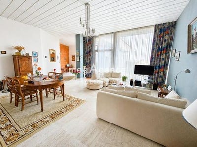 /international/fr/la-roche-sur-yon-pays-de-la-loire-310106293668/