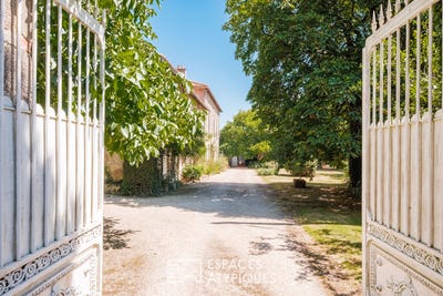 /international/fr/parthenay-charente-310101352588/