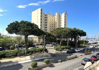 /international/fr/la-grande-motte-languedoc-roussillon-310099349506/