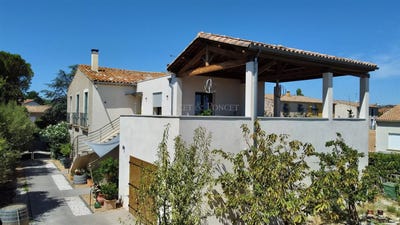 /international/fr/pezenas-languedoc-roussillon-310108729300/