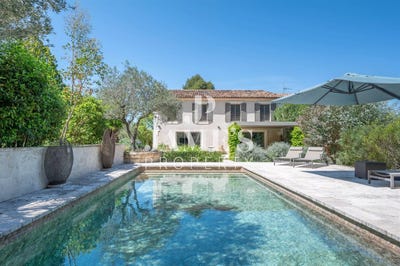 /international/fr/saint-etienne-du-gres-provence-alpes-cote-d-azur-310108452962/
