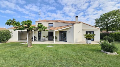 /international/fr/les-herbiers-pays-de-la-loire-310108525171/