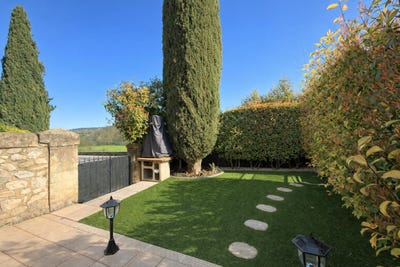 /international/fr/uzes-languedoc-roussillon-310106596551/