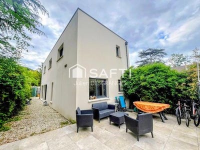 /international/fr/amboise-centre-val-de-loire-310108136448/