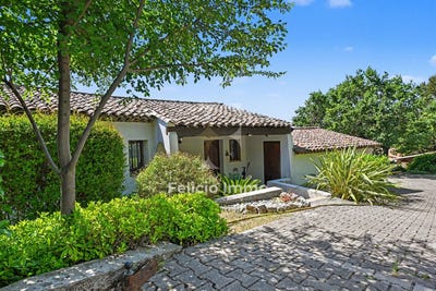 /international/fr/chateauneuf-grasse-provence-alpes-cote-d-azur-310108633297/