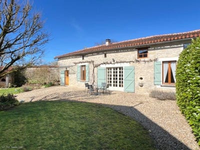 /international/fr/nanteuil-en-vallee-charente-310102462884/