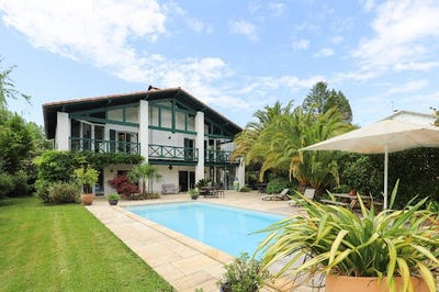 /international/fr/villefranque-midi-pyrenees-310099942573/?lang=en