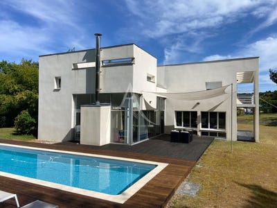 /international/fr/guecelard-pays-de-la-loire-310107293931/