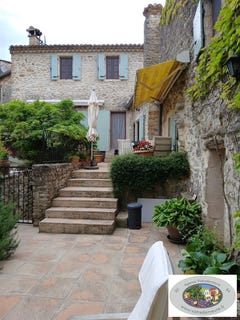/international/fr/goudargues-languedoc-roussillon-310108188836/