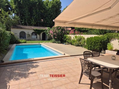 /international/fr/salon-de-provence-provence-alpes-cote-d-azur-310100173417/