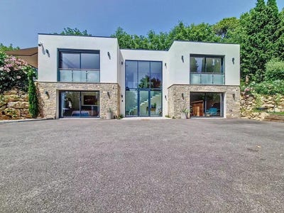 /international/fr/chateauneuf-grasse-provence-alpes-cote-d-azur-310101249896/?lang=en