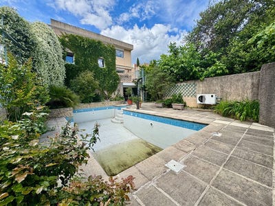 /international/fr/nimes-languedoc-roussillon-310110352572/