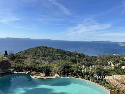 /international/fr/rayol-canadel-sur-mer-provence-alpes-cote-d-azur-310100536266/