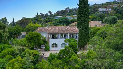 /international/fr/roquebrune-sur-argens-provence-alpes-cote-d-azur-310100734921/