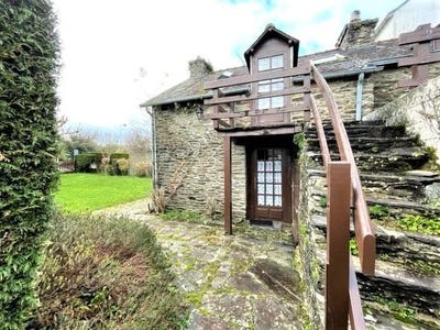 /international/fr/chateauneuf-du-faou-brittany-310106522102/