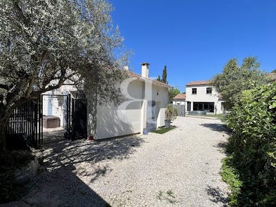 /international/fr/saint-etienne-du-gres-provence-alpes-cote-d-azur-310109936386/