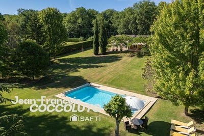 /international/fr/hautefage-la-tour-aquitaine-310108405709/