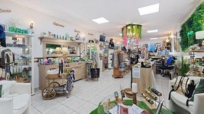 /international/fr/pezenas-languedoc-roussillon-310101376688/?lang=id
