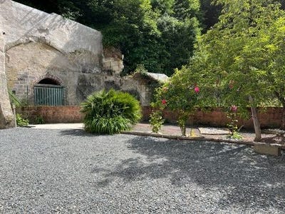 /international/fr/la-chartre-sur-le-loir-pays-de-la-loire-310100651201/