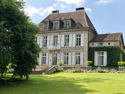 /international/fr/luxeuil-les-bains-franche-comte-310107817474/