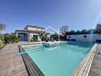 /international/fr/saint-magne-de-castillon-aquitaine-310103404722/