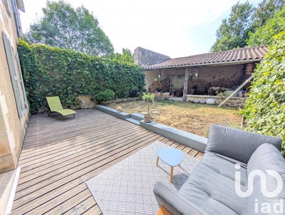/international/fr/lussac-les-chateaux-charente-310100557431/