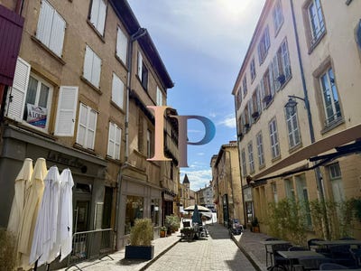 /international/fr/charlieu-centre-val-de-loire-310108899118/