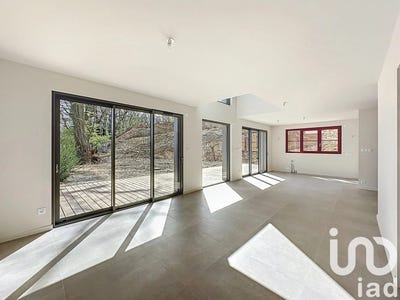 /international/fr/charbonnieres-les-bains-rhone-310098536722/