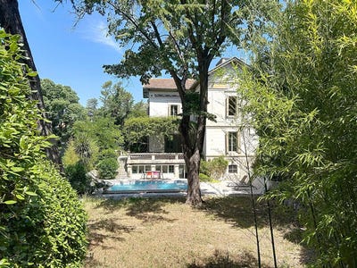 /international/fr/villeneuve-les-avignon-languedoc-roussillon-310100659616/