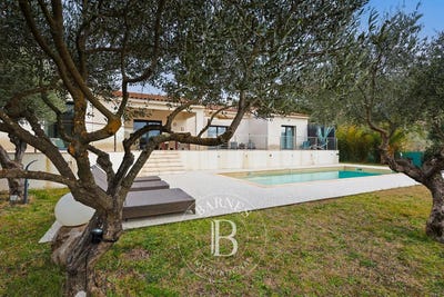 /international/fr/cotignac-provence-alpes-cote-d-azur-310108597129/