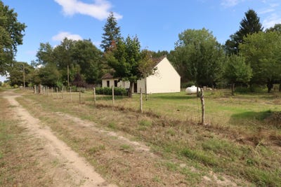 /international/fr/clere-les-pins-centre-val-de-loire-310110023961/