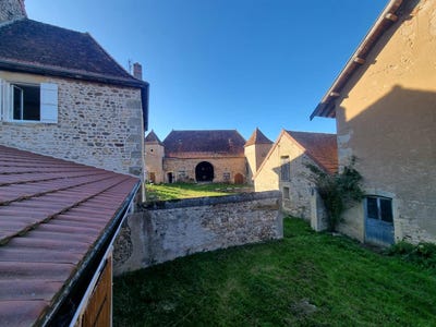 /international/fr/saint-symphorien-des-bois-burgundy-310103313533/