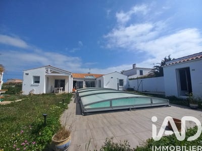 /international/fr/la-bree-les-bains-charente-310107559646/