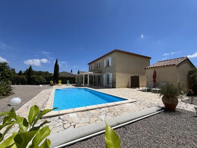 /international/fr/roubia-languedoc-roussillon-310099569532/